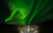 Aurora Borealis boven Seljalandsfoss